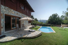 Casa de Madera con Piscina Privada